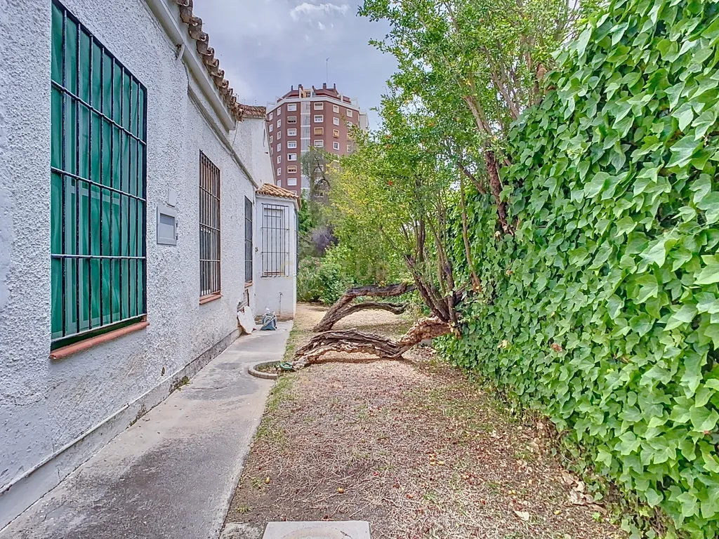 À Venda! Terreno Urbanizável com Edificações em El Limonar, Málaga - Image 20