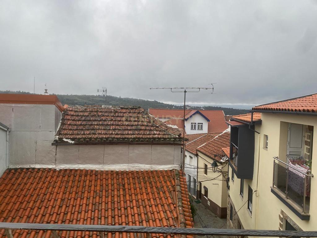 Prédio Urbano com Três T2 - Image 15
