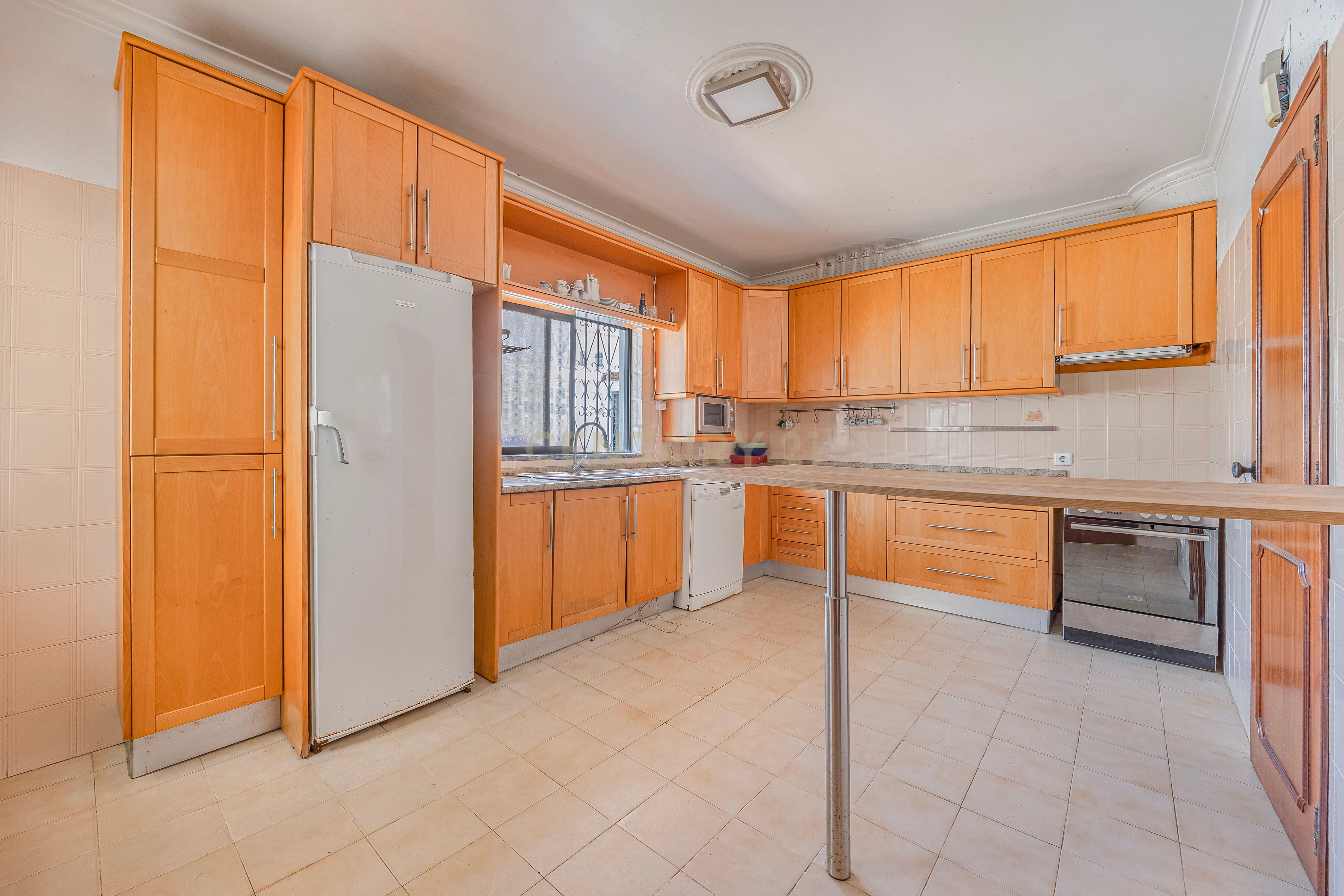 Fotografia 10 de Moradia T5 na zona das Gambelas,  Montenegro, Faro - Oportunidade Única
