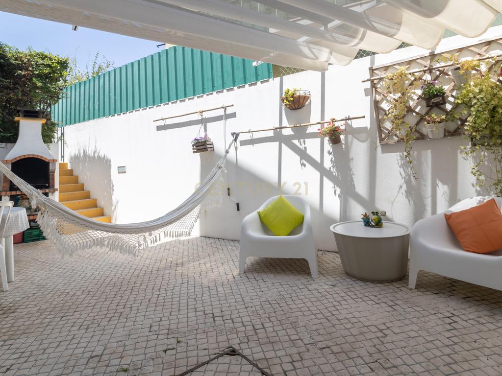 Moradia duplex de 5 assoalhadas com cave em Azeitão - Image 48