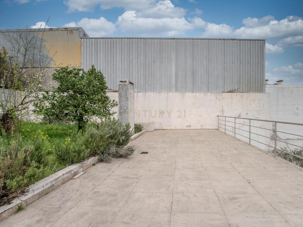 Moradia T3 de 3 frentes com 351 m², jardim e terraços | Baguim do Monte - Image 47
