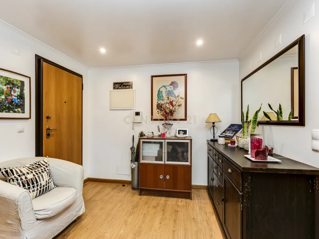 Apartamento T2 em Monte Abraão 97m², Varanda e Lareira - Image 13