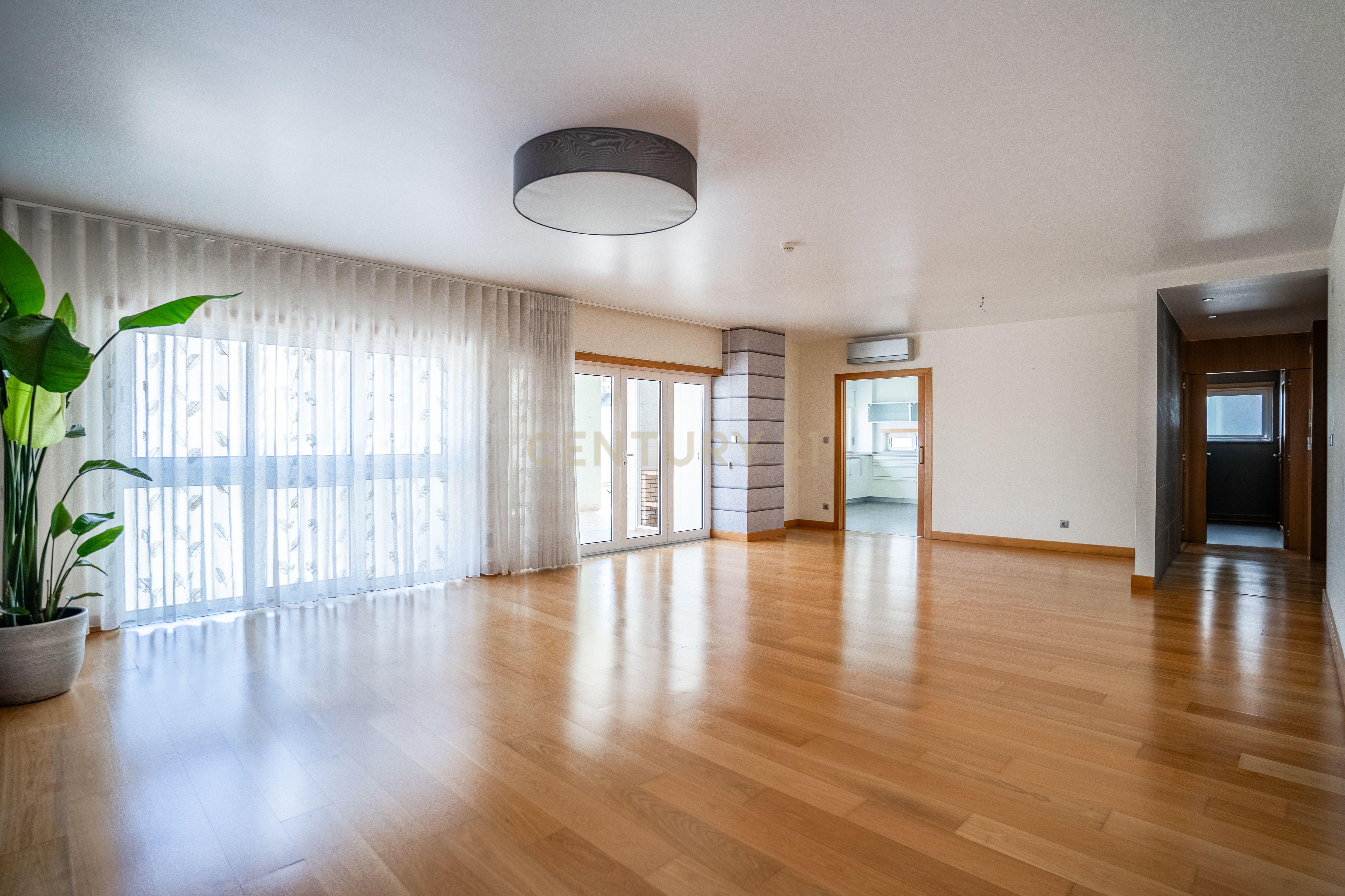 Fotografia 3 de Apartamento T4 Premium com Terraço na Avenida da Independência