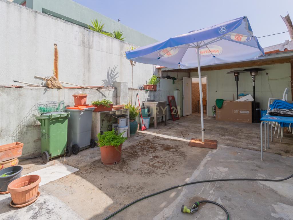 Oportunidade Única em Santo António da Caparica - Image 34