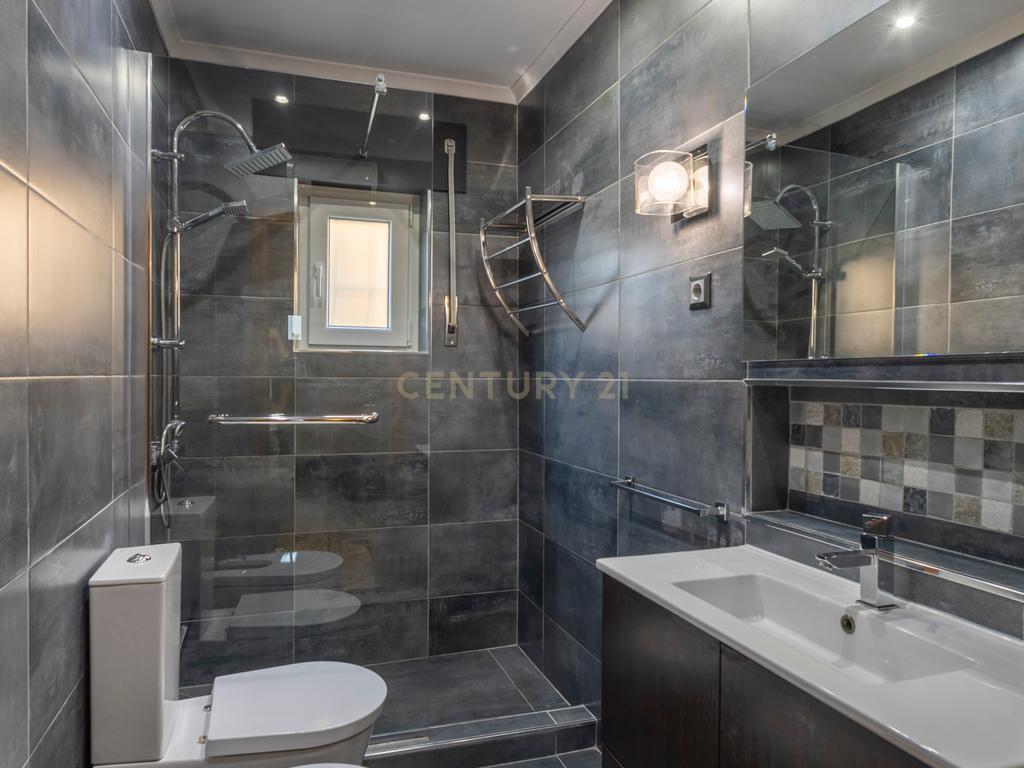 🏡 Moradia Isolada com piscina – Quinta do Conde - Image 17