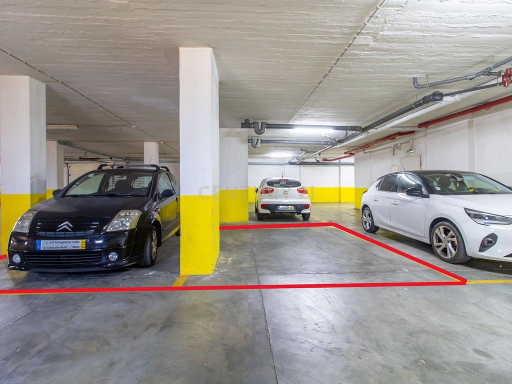 Apartamento T2 com suíte, varandas e garagem-  Cacém - Image 17