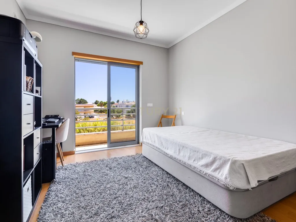 Apartamento T3 com Garagem na Quinta João de Ourém — Olhão - Image 18