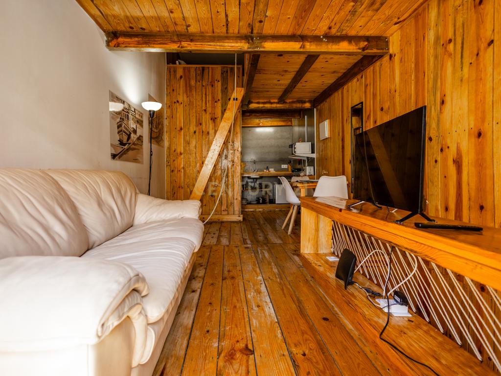 Oportunidade Única no Coração Histórico de Setúbal: Prédio com Dois Apartamentos Próximo ao Miradouro de São Sebastião - Image 4