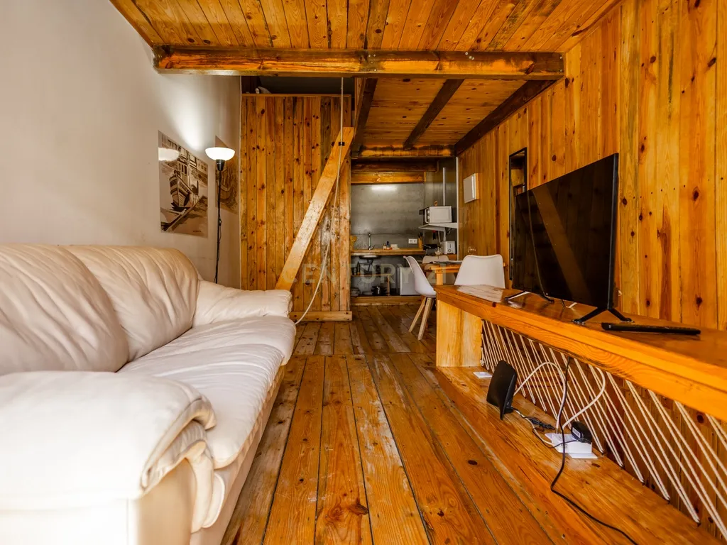 Oportunidade Única no Coração Histórico de Setúbal: Prédio com Dois Apartamentos Próximo ao Miradouro de São Sebastião - Image 4