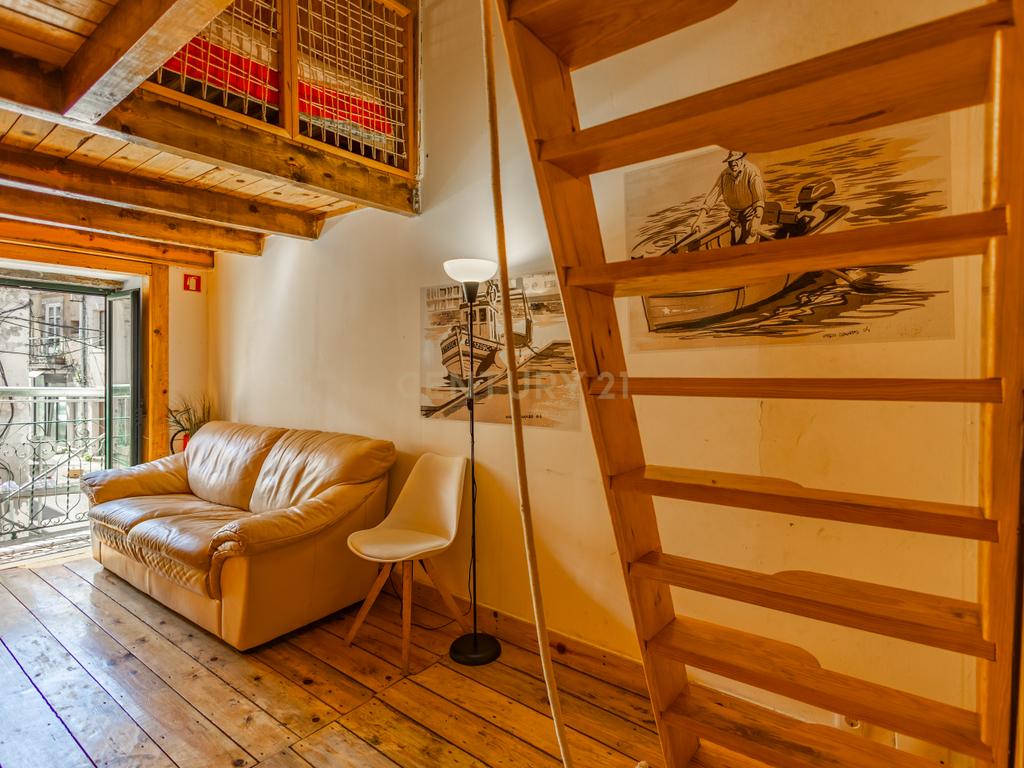 Oportunidade Única no Coração Histórico de Setúbal: Prédio com Dois Apartamentos Próximo ao Miradouro de São Sebastião - Image 6