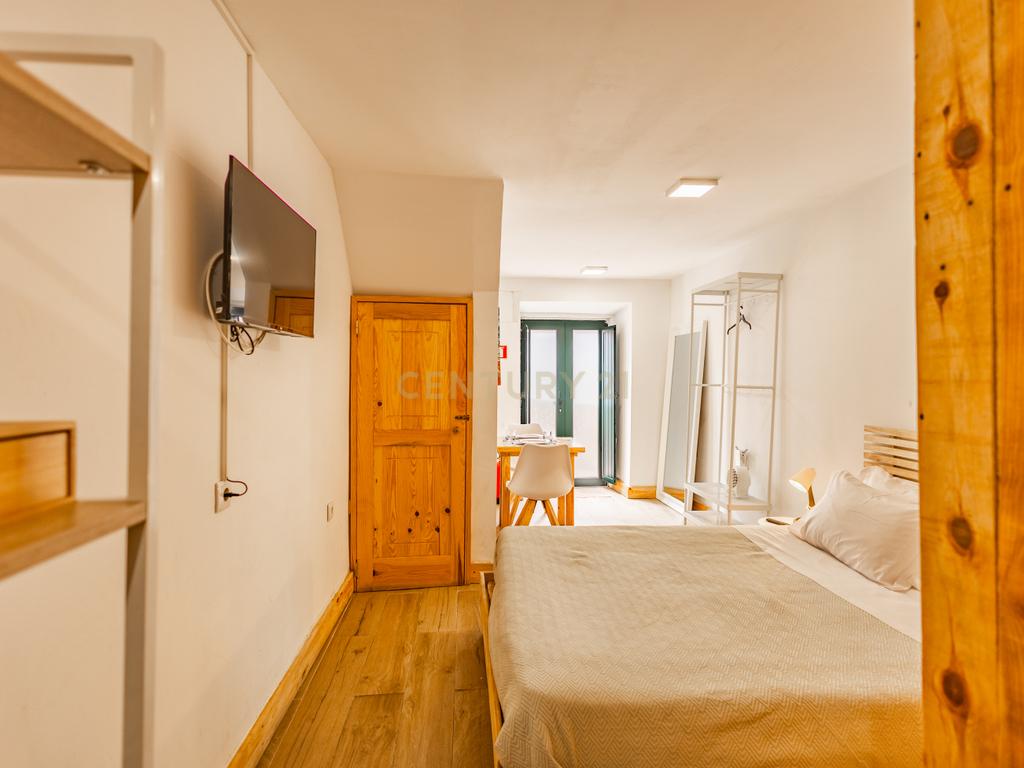 Oportunidade Única no Coração Histórico de Setúbal: Prédio com Dois Apartamentos Próximo ao Miradouro de São Sebastião - Image 18