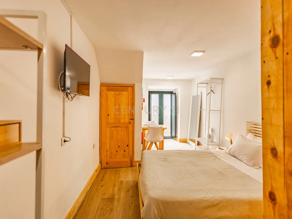 Oportunidade Única no Coração Histórico de Setúbal: Prédio com Dois Apartamentos Próximo ao Miradouro de São Sebastião - Image 18