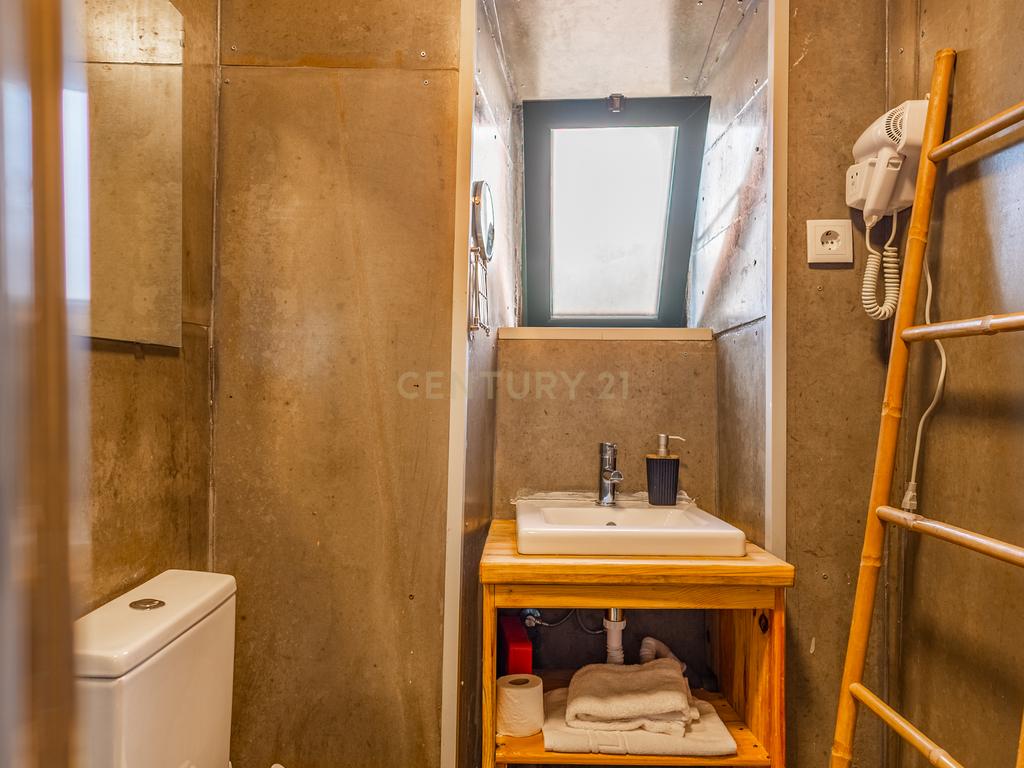 Oportunidade Única no Coração Histórico de Setúbal: Prédio com Dois Apartamentos Próximo ao Miradouro de São Sebastião - Image 23