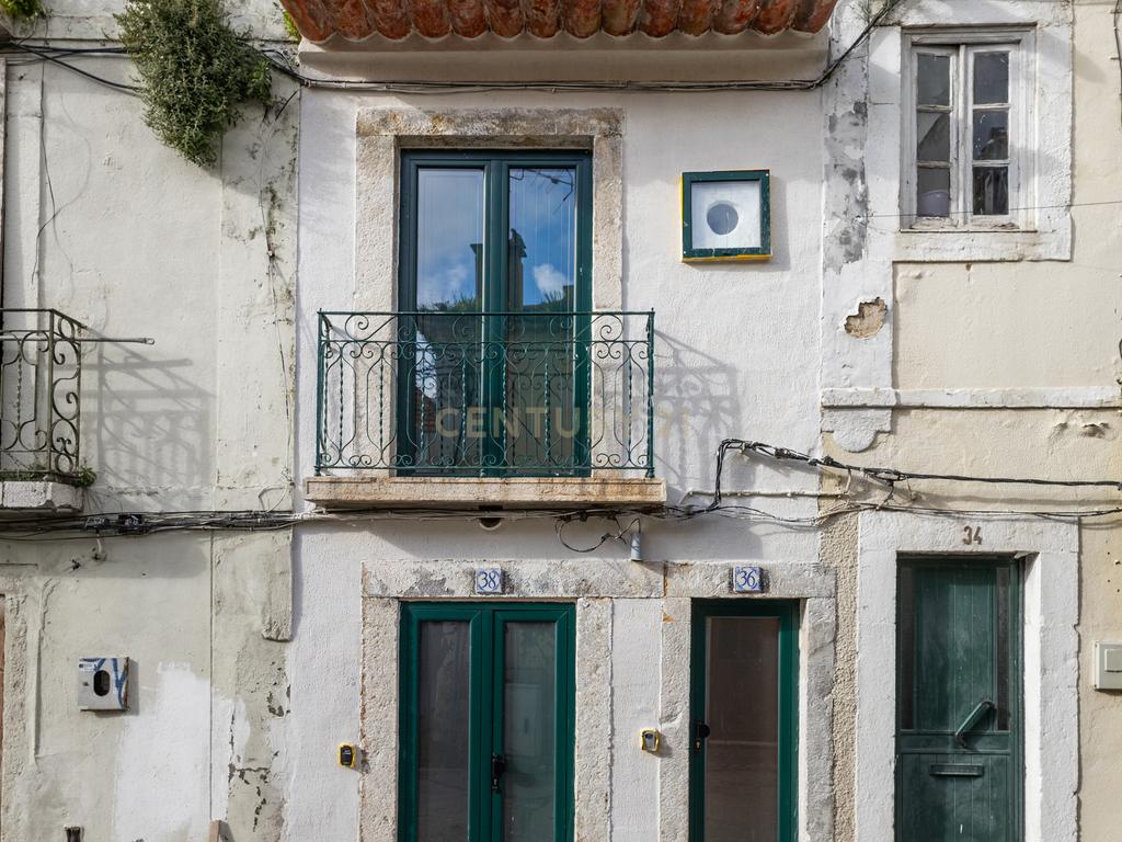 Oportunidade Única no Coração Histórico de Setúbal: Prédio com Dois Apartamentos Próximo ao Miradouro de São Sebastião - Image 25