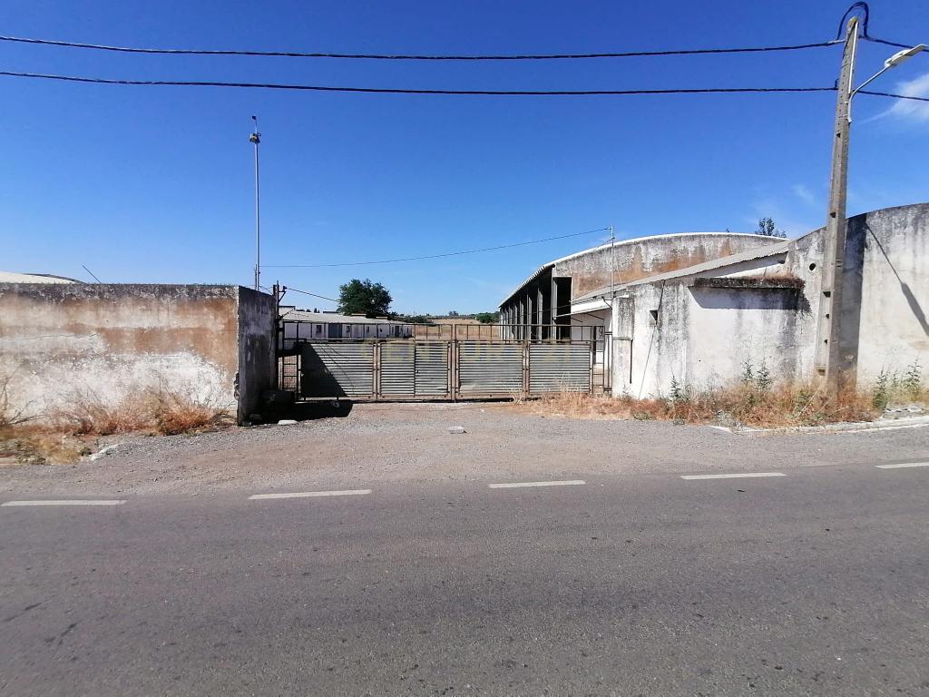 Beja, 2040,150 m2 de Armazéns Diversos instalados em 7190,690 m2 de terrenos Urbanos e ainda 2,5 hectares de terrenos Rústicos - Image 8