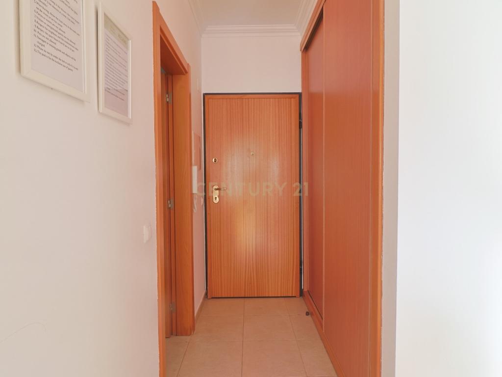 T0+1 mobilado, em condominio c/ piscina, Portimão - Image 4