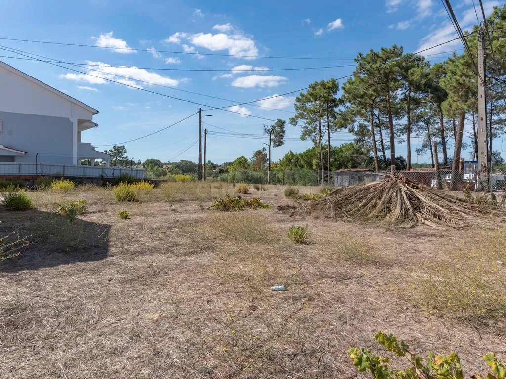 Moradia Isolada com Terreno de 1041 m² – Um Mundo de Possibilidades! - Image 93
