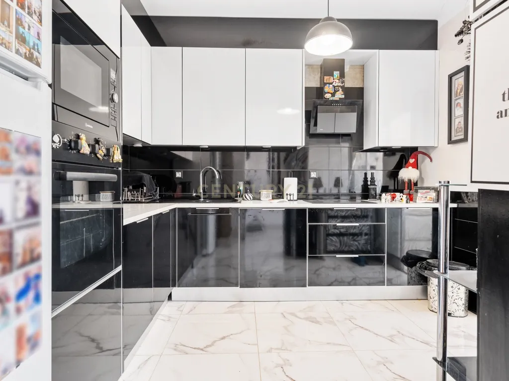 Apartamento Duplex de 7 assoalhadas no Barreiro - Image 7
