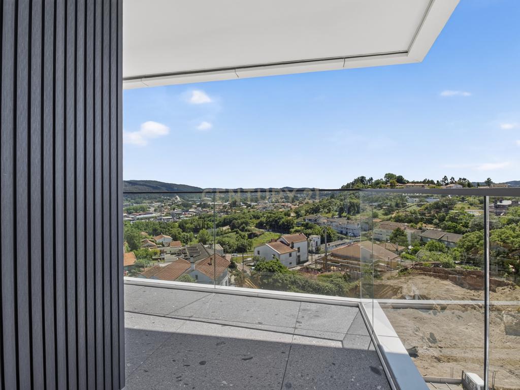 T3 Novo em Ferreiros, Braga | Suíte e 2 Quartos com Closet e Varanda Panorâmica - Image 17