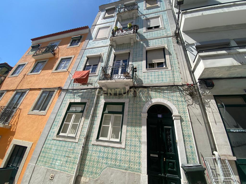 Apartamento T2 no centro de Lisboa - São Vicente, com um pequeno logradouro. - Image 26
