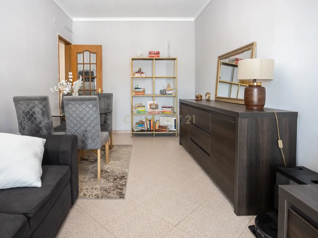 Apartamento T2 com Varanda Cruz de Pau, Amora - Seixal - 0651-06250 - Image 6