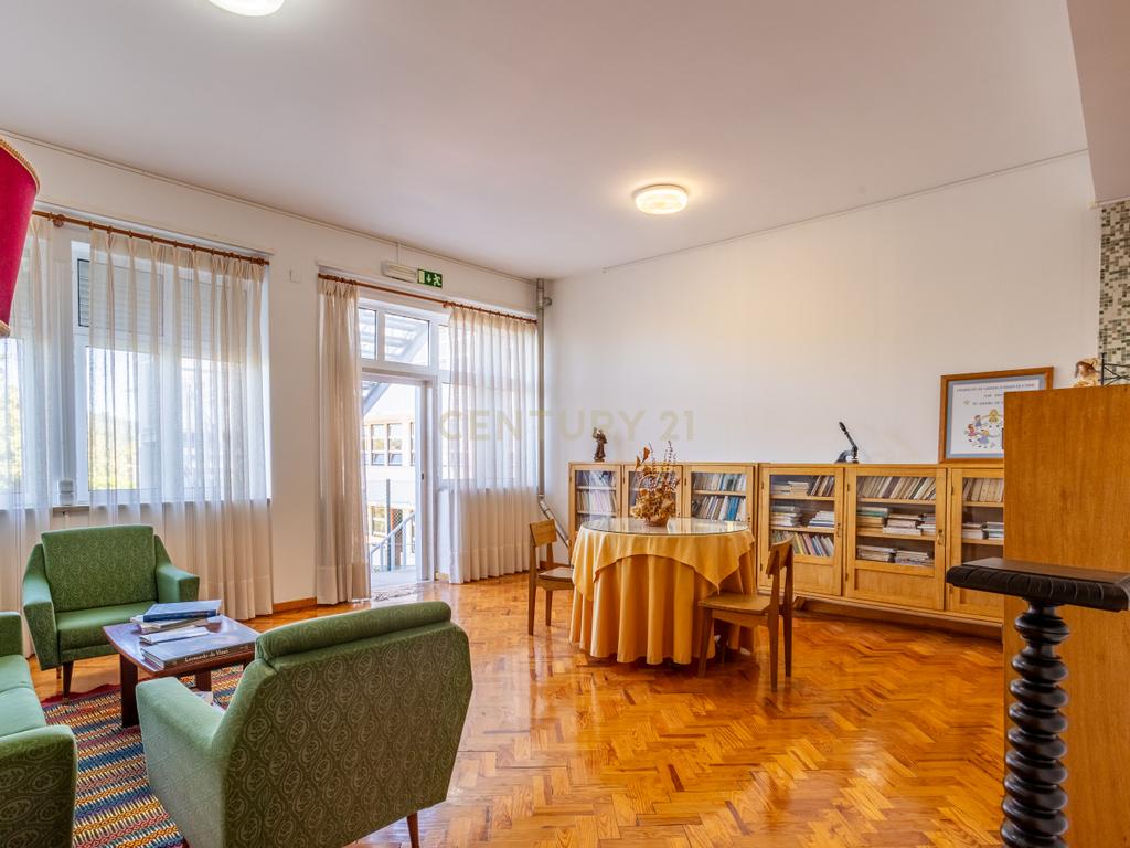 Prédio no Centro de Portalegre para investimento - Image 10
