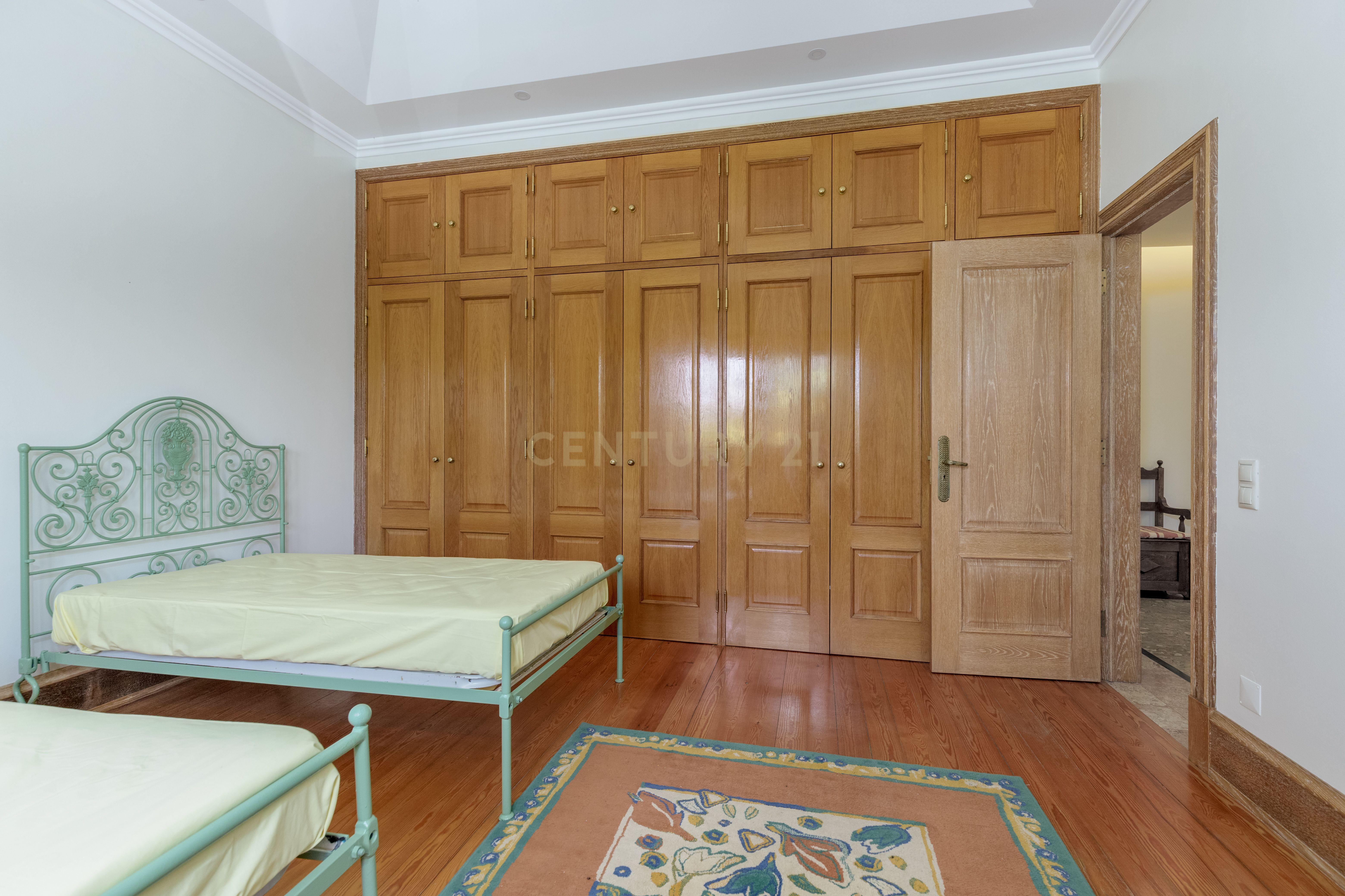 MORADIA T4 + 1 COM JARDIM, VÁRZEA DE SINTRA - Image 16