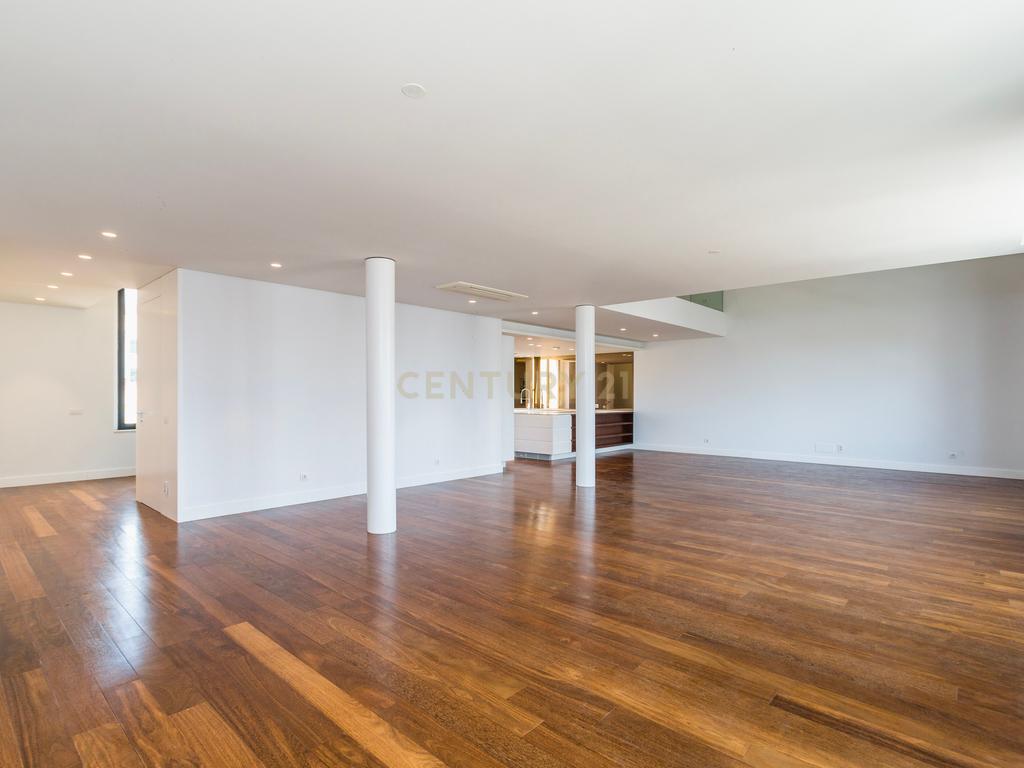 T2 Duplex | Moagem Heritage | Edifício Único e Icónico | Coração de Leiria - Image 18