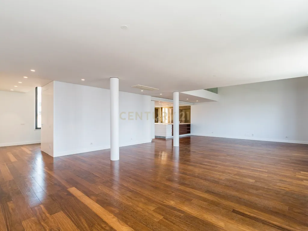 T2 Duplex | Moagem Heritage | Edifício Único e Icónico | Coração de Leiria - Image 18