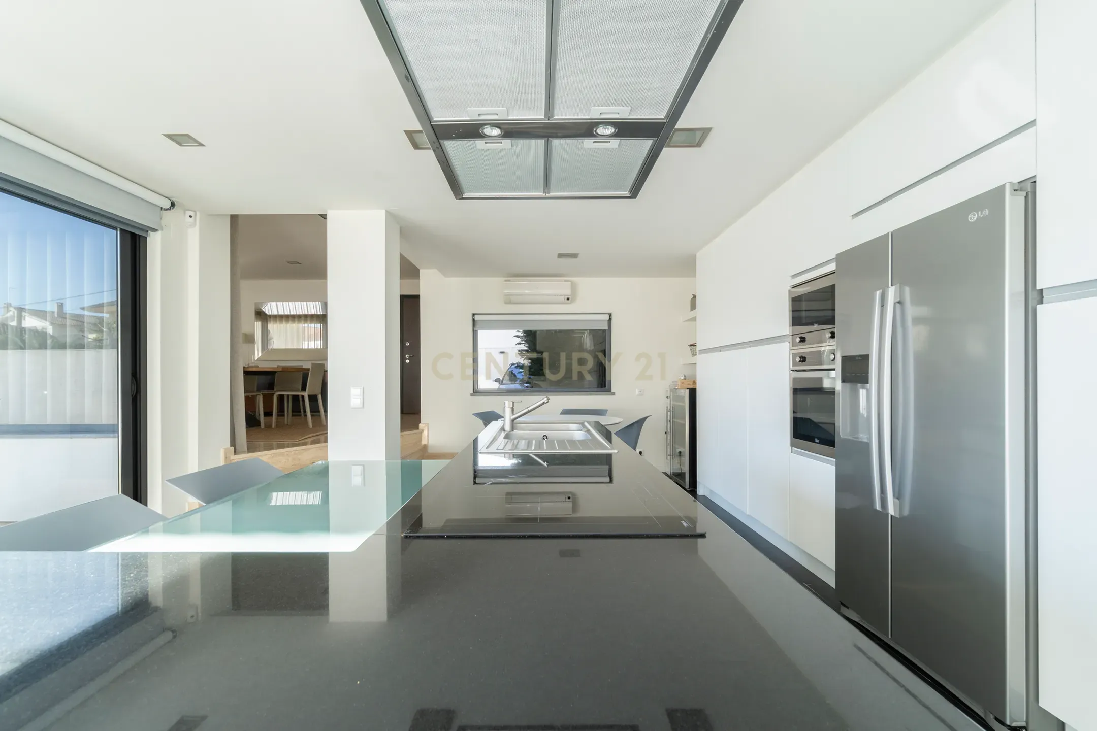 🏡 Luxo em Cada Detalhe: Moradia Exclusiva em Birre, Cascais - Image 28