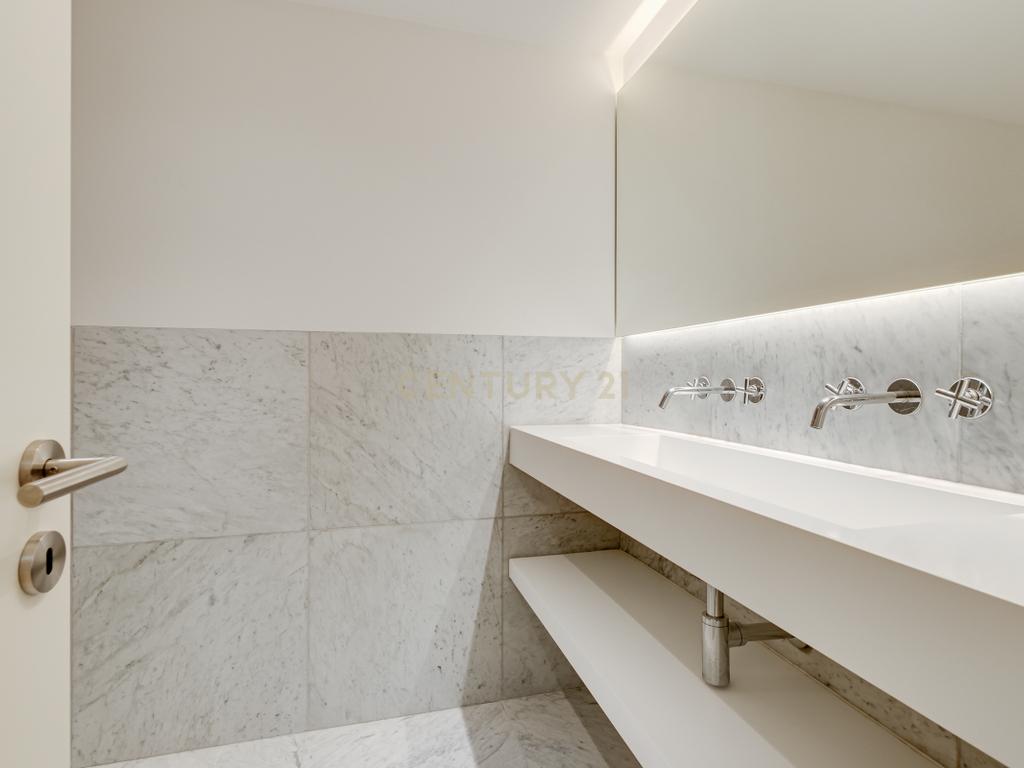 Apartamento T2+1 inserido no emblemático Edifício "Alegria 25". - Image 19