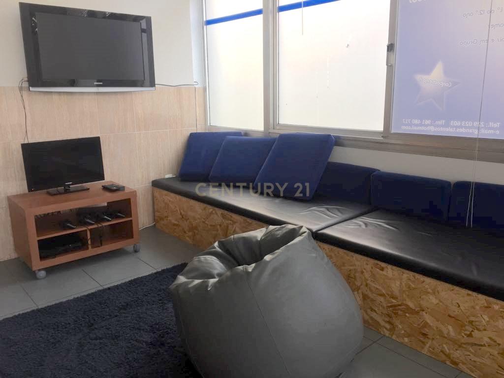 Grandioso Centro de Estudos em pleno funcionamento com diversos serviços no concelho de Matosinhos, Porto - Image 21