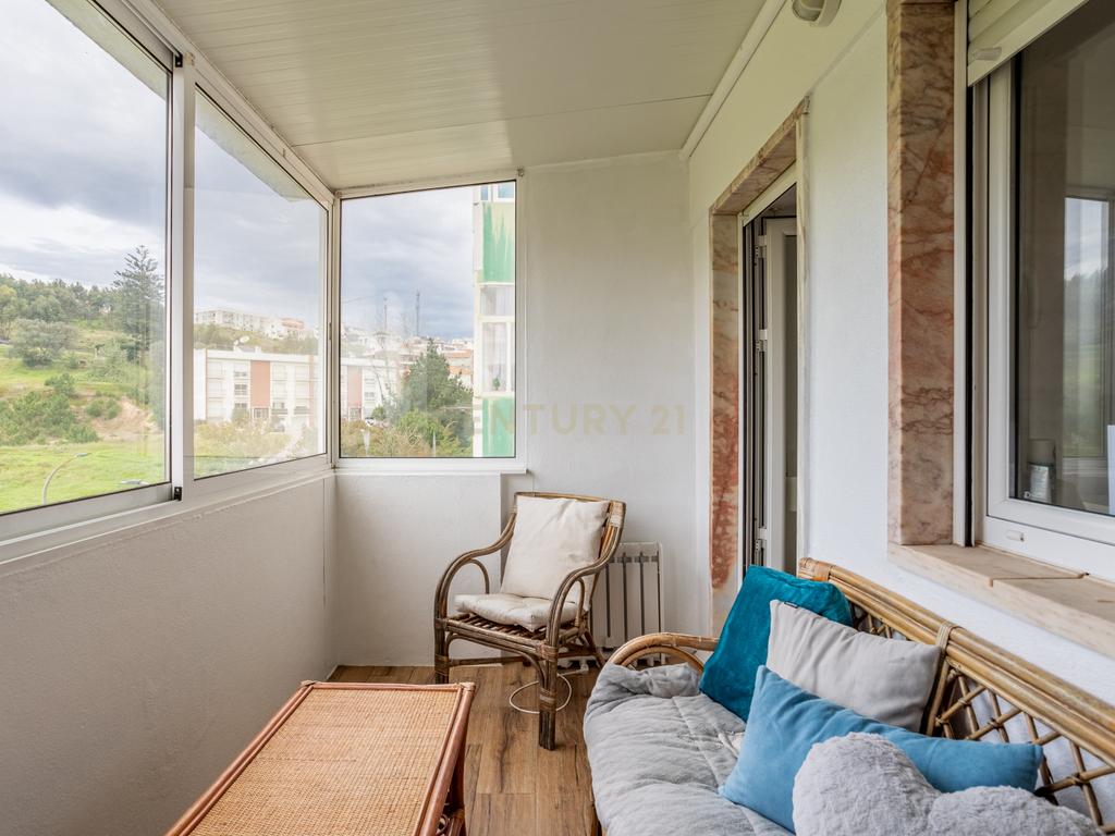 Apartamento T2 na Nazaré - Totalmente Remodelado com Vista Mar - Image 15