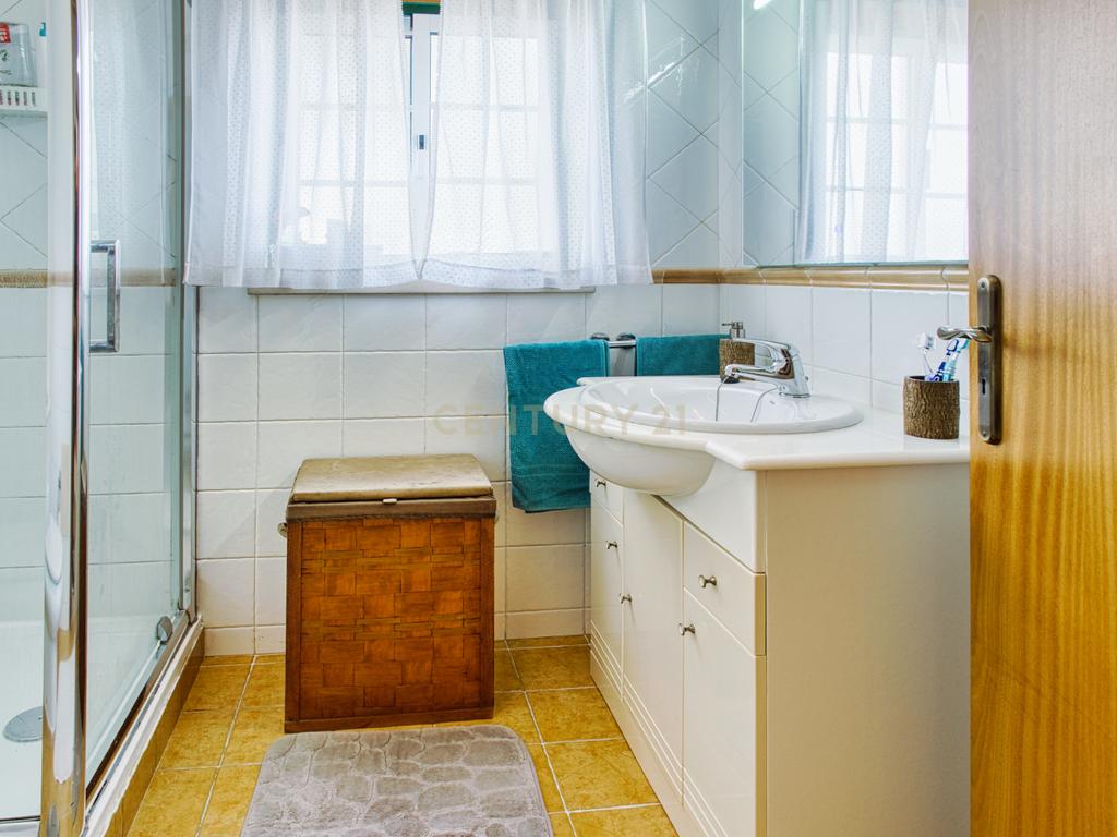 Moradia em São Martinho do Porto – Tranquilidade e Conforto perto da Baía de Sao Martinho - Image 9