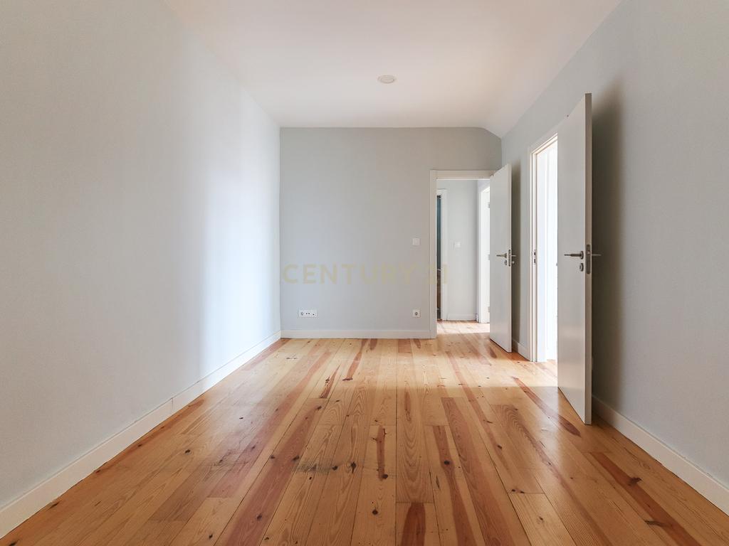 Apartamento T4 Totalmente Remodelado no 4º Andar - Image 20