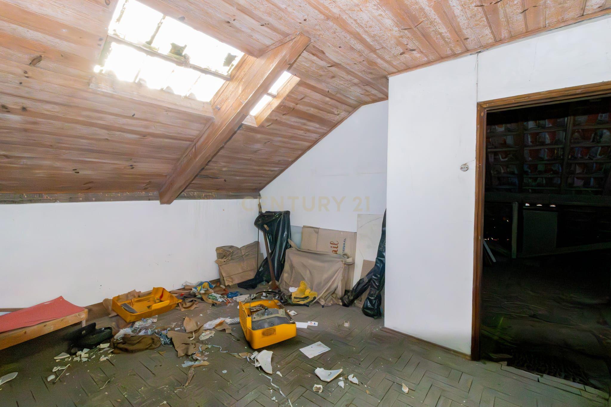 Investimento Único no Coração da Marinha Grande - Image 23