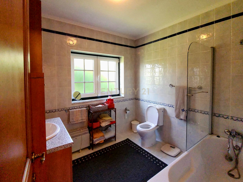 Propriedade com moradia T3 e piscina, Macieira de Cambra - Image 18