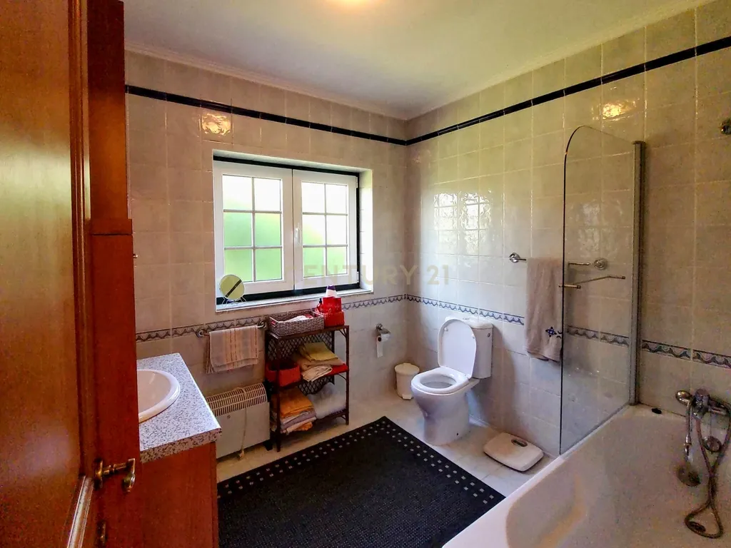 Propriedade com moradia T3 e piscina, Macieira de Cambra - Image 18