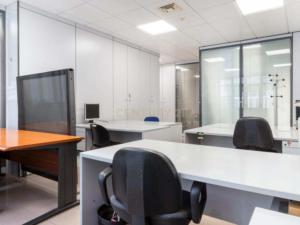 Escritório moderno com 5 Salas e 2 lugares de Parqueamento, junto ao Metro. Para Arrendar! - Image 6