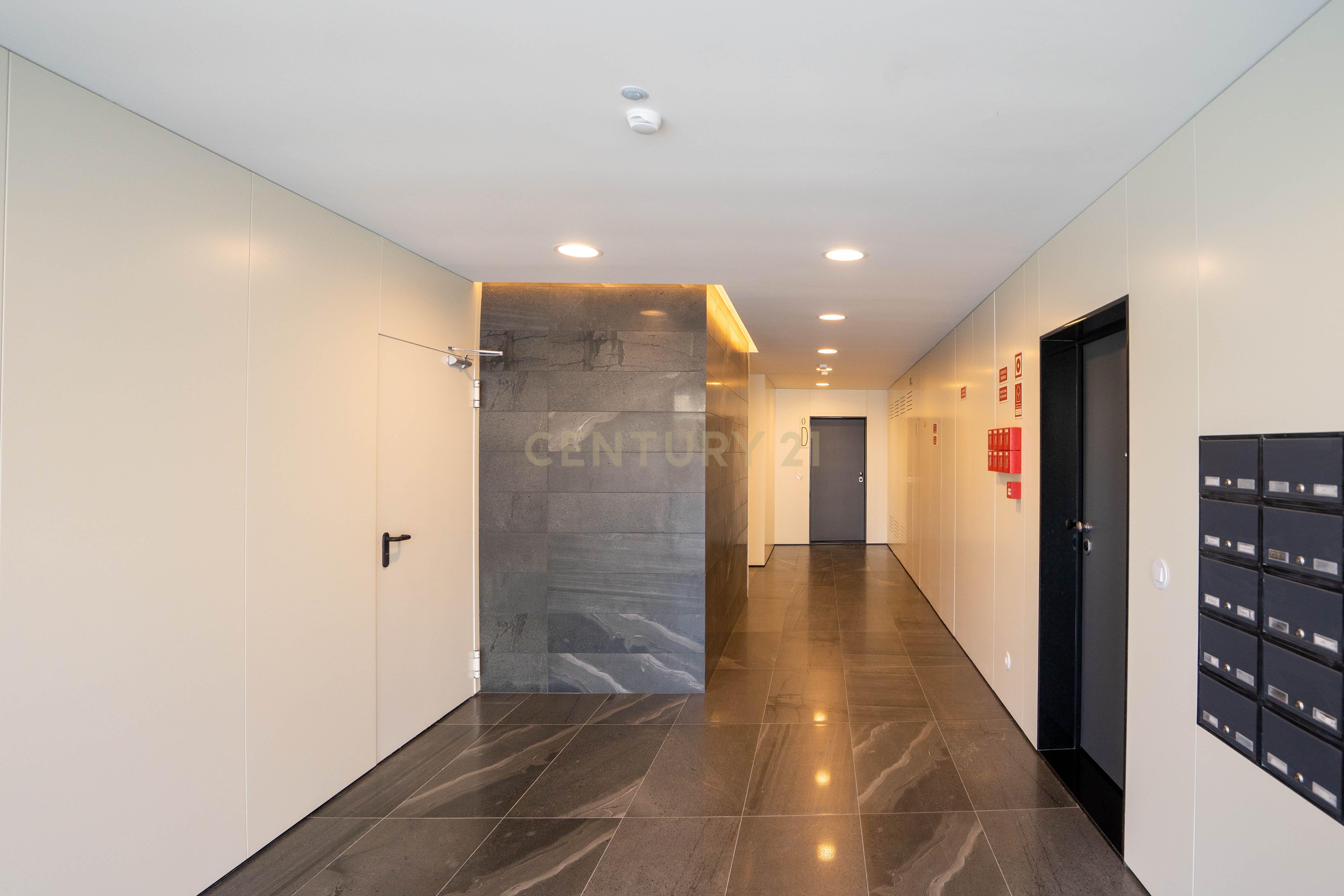 T1, Portela, Loures - Image 23