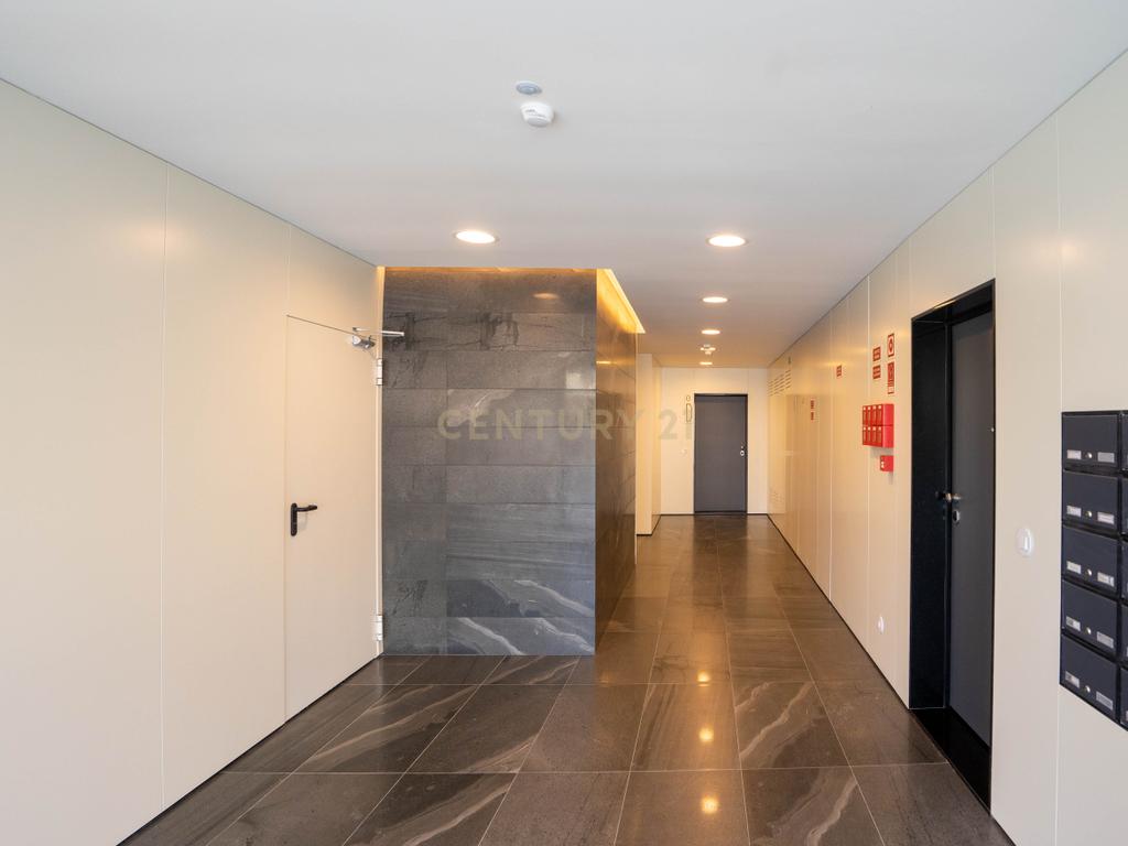 T1, Portela, Loures - Image 23