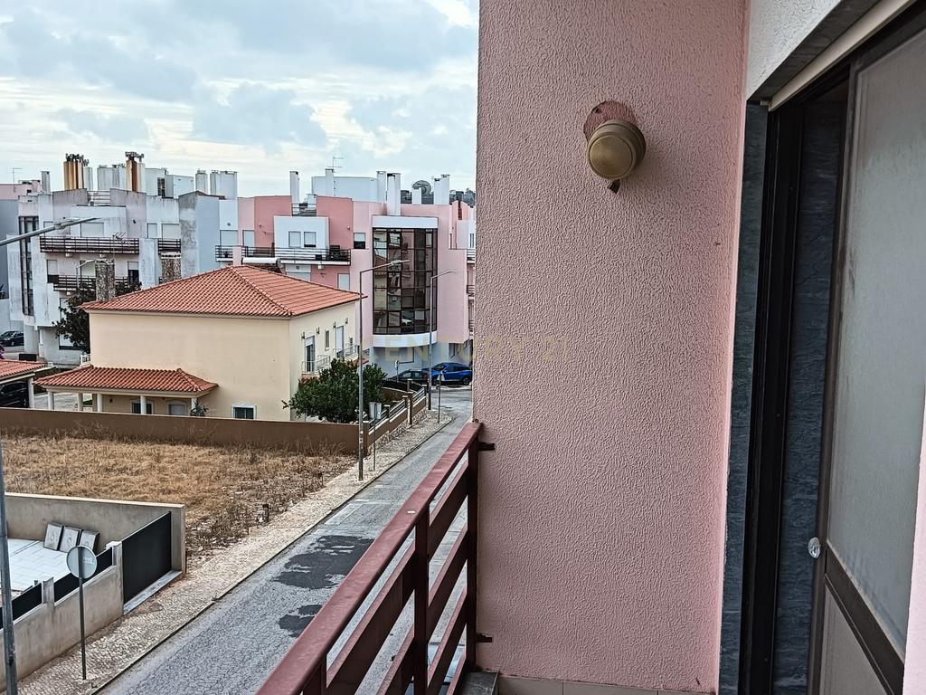 T3 com Suite/Garagem e Arrecadação - Vialonga - Image 19