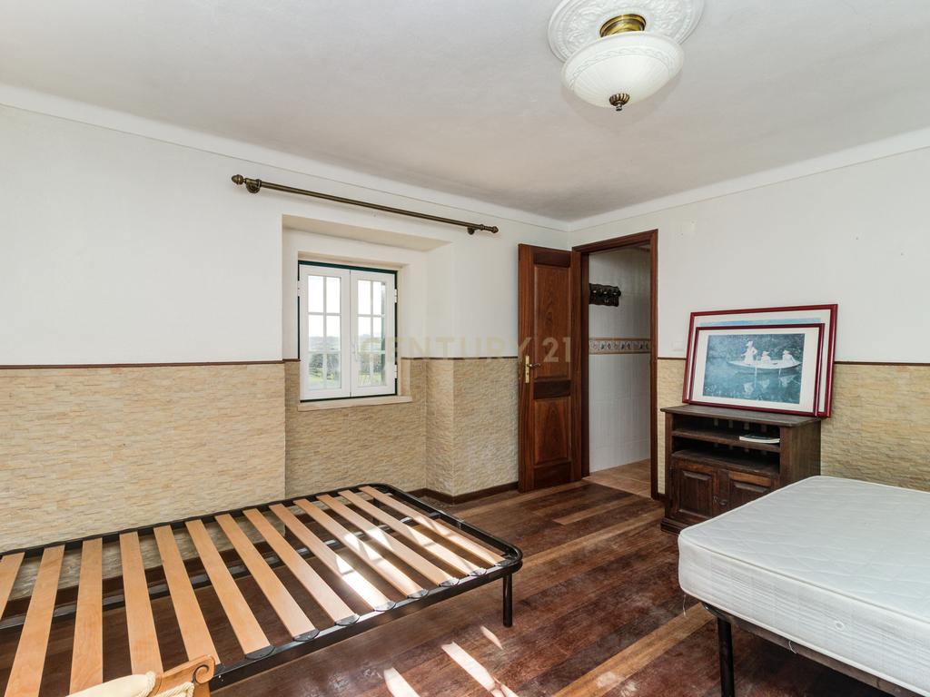 Moradia Isolada T3 com 2480m2 de terreno, poço e com anexos - Image 18