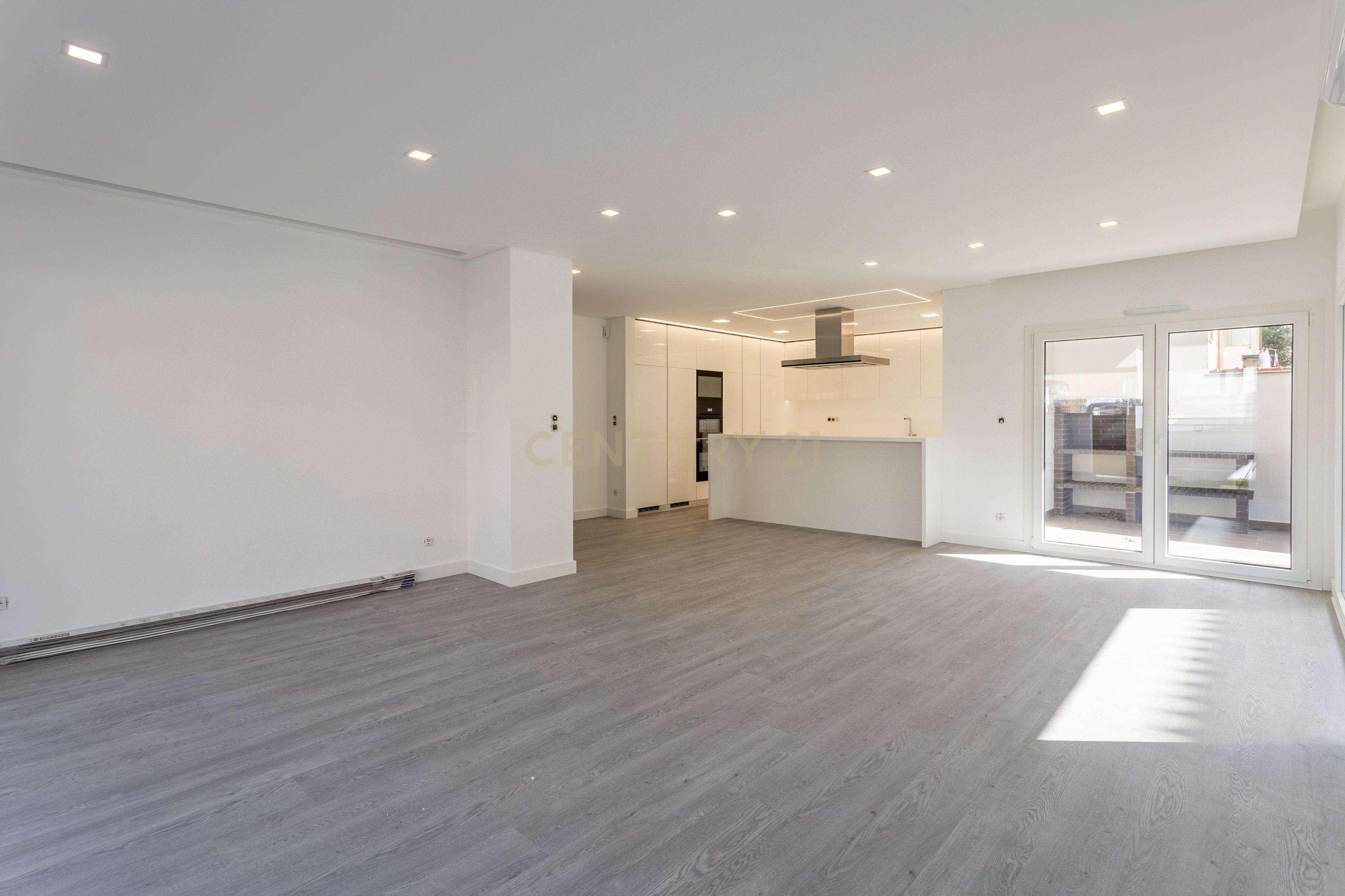 Moradia de luxo V4 no Bairro das Maroitas, São João da Talha - Image 7