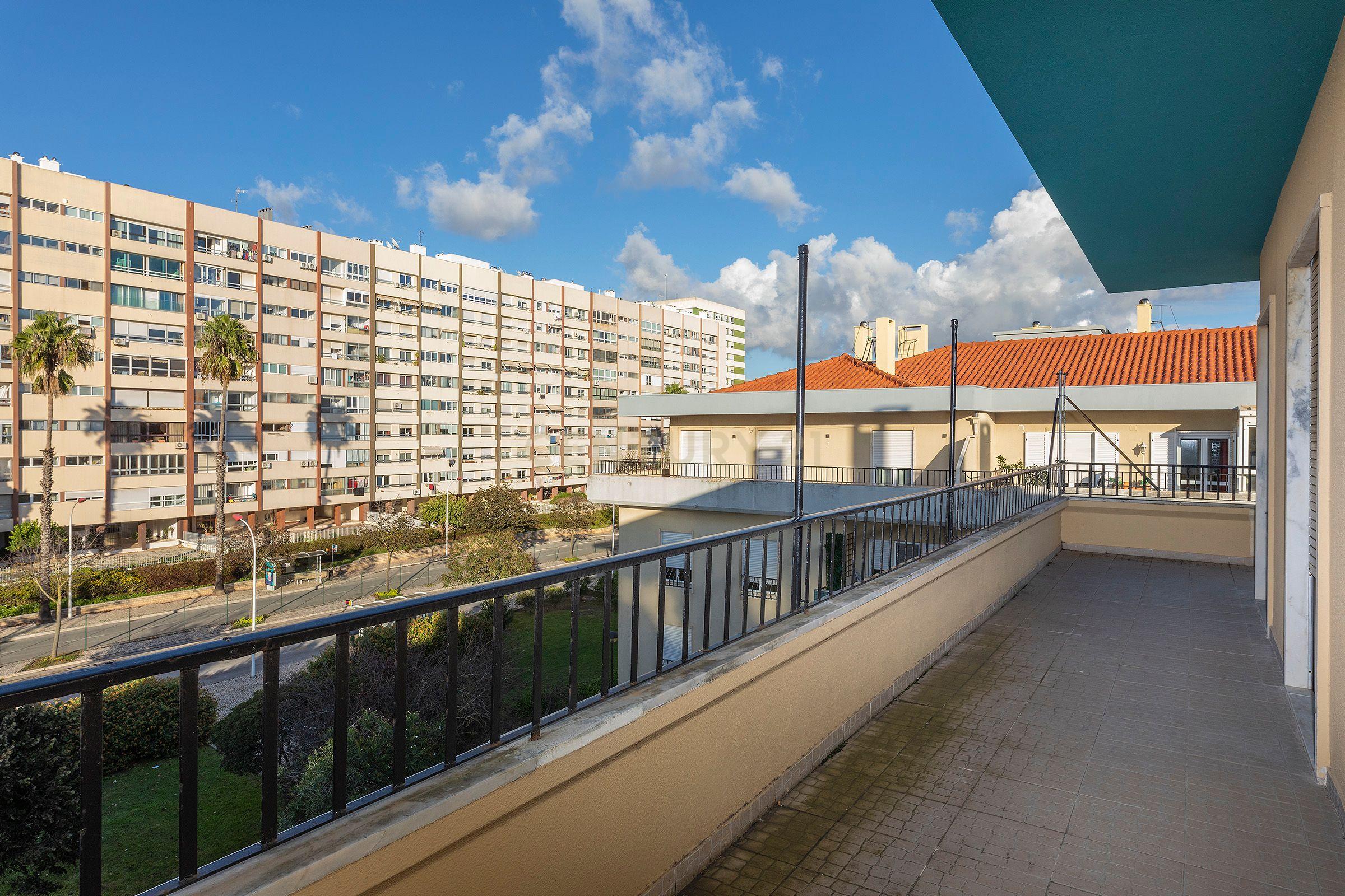 Apartamento T6 | Último Andar | 226m² | Quinta das Palmeiras, Oeiras - Image 21