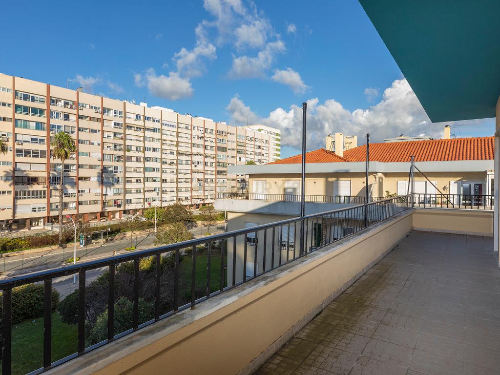 Apartamento T6 | Último Andar | 226m² | Quinta das Palmeiras, Oeiras - Image 21