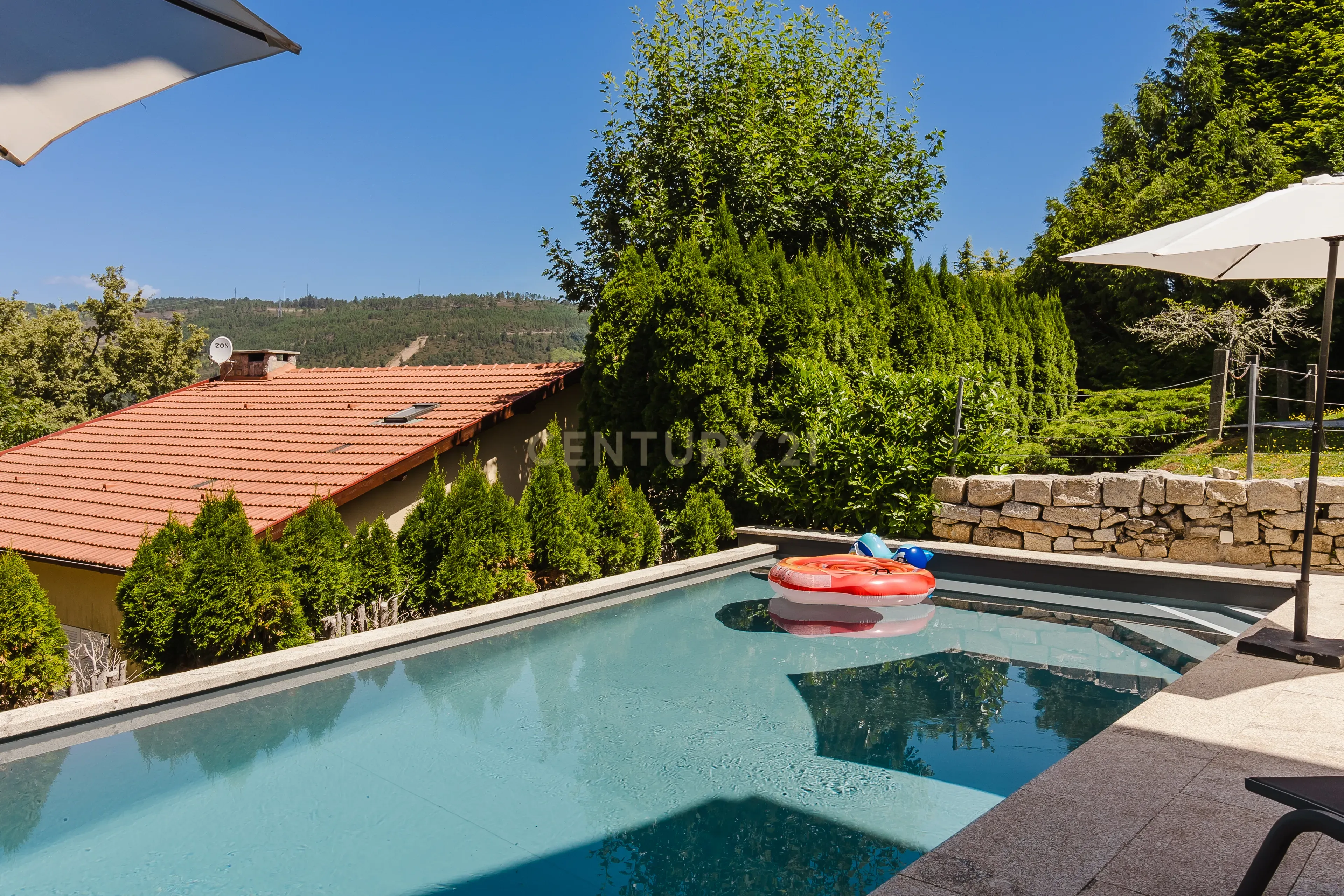 Casa Exuberante T4 com Piscina e Jacuzzi junto ao Rio na zona do Gerês - Image 26