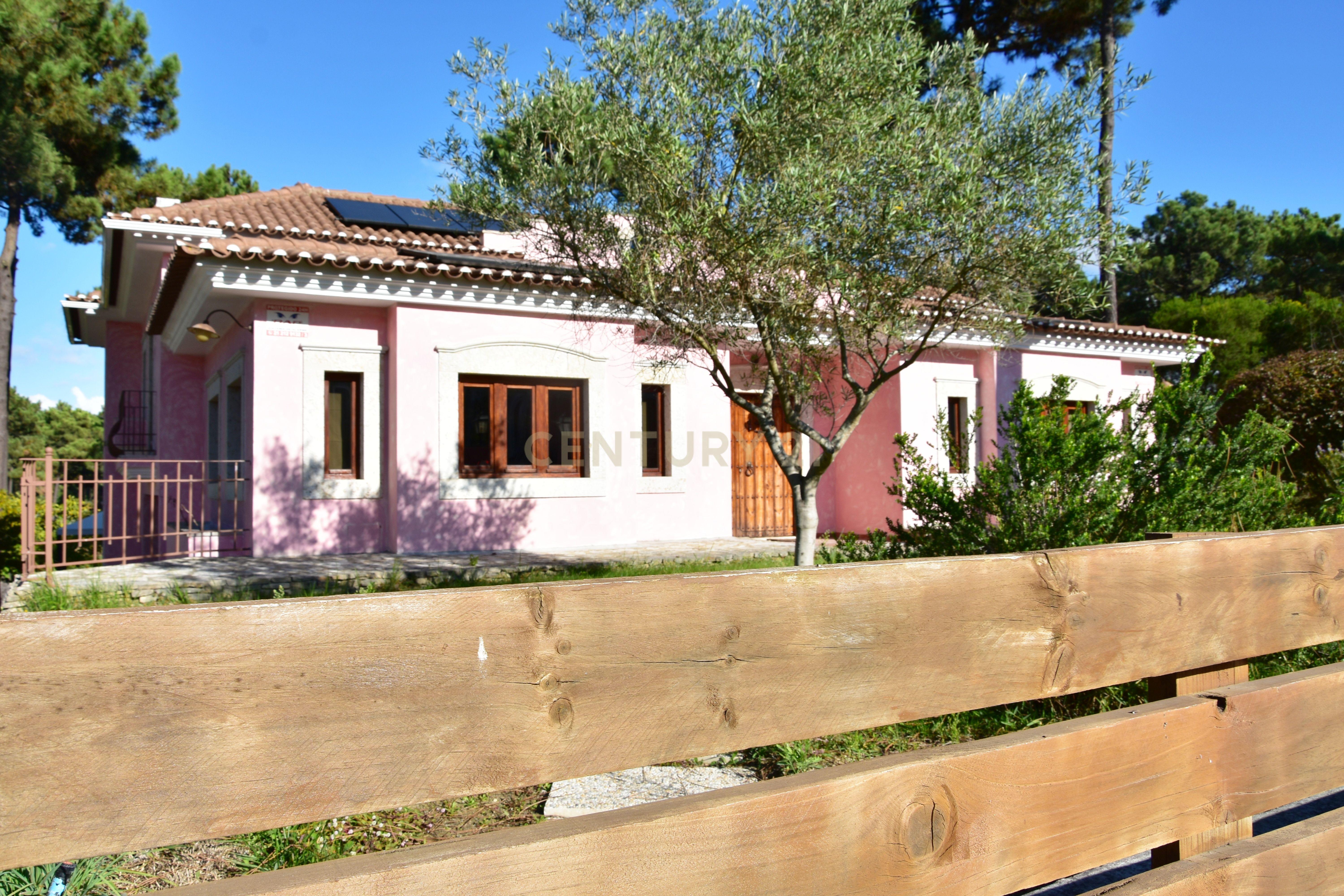 Moradia V5 Arquitetura Tradicional inserida na prestigiante Herdade da Aroeira. - Image 28