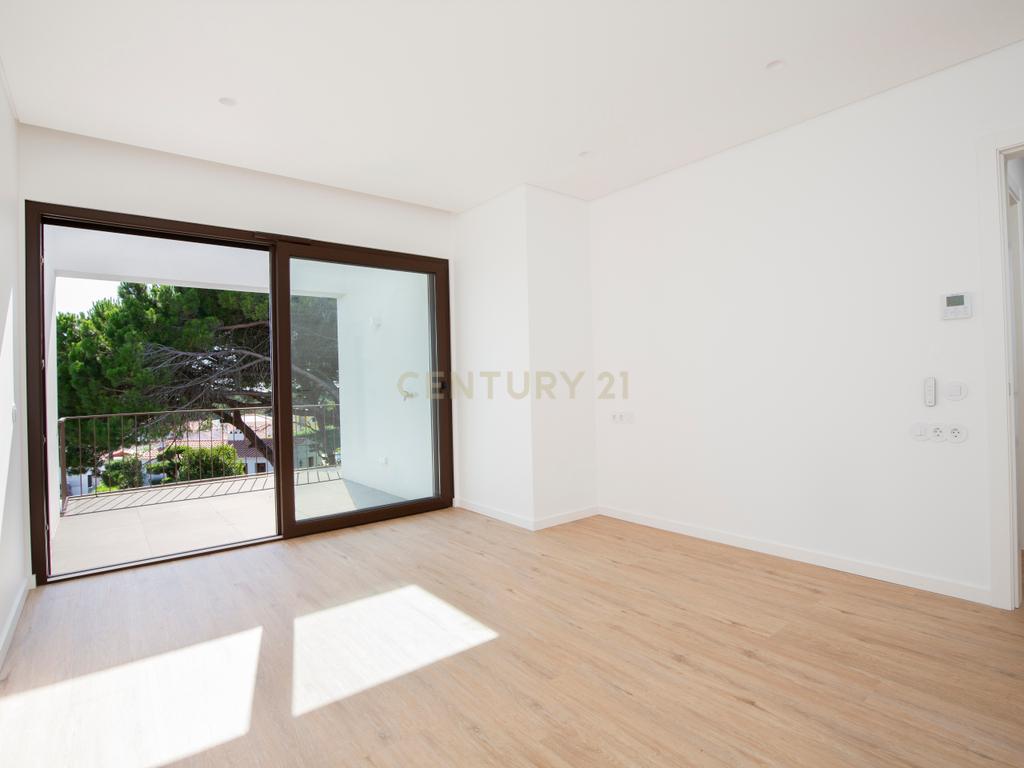 Moradia T3+1 em Murches | Lote 340m² | Piscina | Jardim | Garagem - Image 13