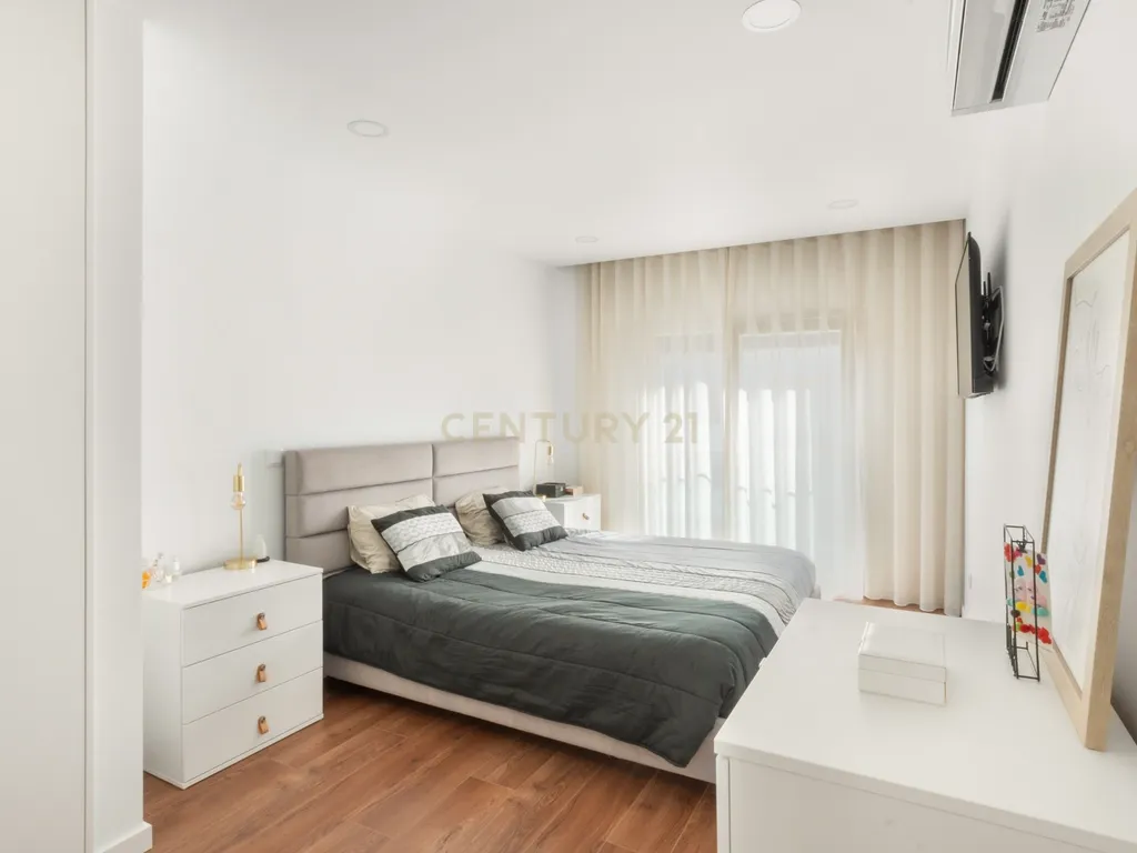 T3 duplex - Quinta da Fábrica - Corroios - Image 17
